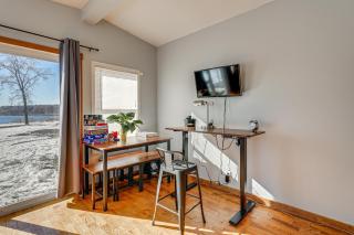 Private Sauna Lakefront Getaway, 4 Mi to Reading! - 2