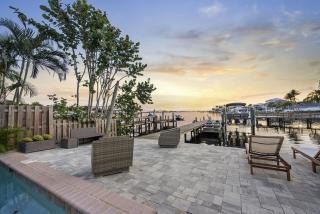 Pink Pony Villa - Waterfront Escape with Pool & Themed Rooms - 3