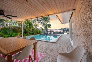 Pink Pony Villa - Waterfront Escape with Pool & Themed Rooms - 6