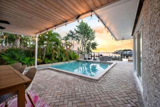 Pink Pony Villa - Waterfront Escape with Pool & Themed Rooms - 9