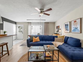 Suburban Escape 2 King Beds Quiet Neighborhood - 5