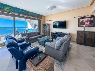 Waves & Relaxation Oceanfront 2BR Family Condo - 3