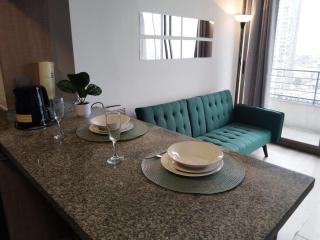 Airport and Terminal close to everything - 0