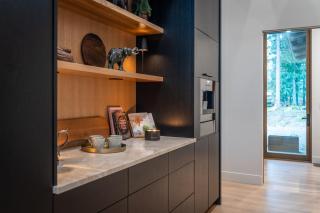 Mountain Lake Luxury Ski Chalet - 2