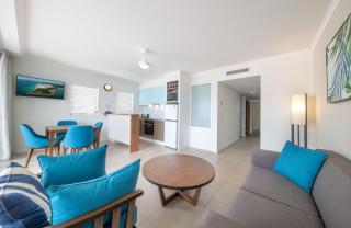 Port Views On Airlie Premier - 6