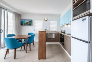 Port Views On Airlie Premier - 5