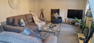 Stunning Fir Trees Corner 3 bedroom detached Executive house with free drive way parking for 2 vehicles 1 mile from M5 dogs welcome - 1