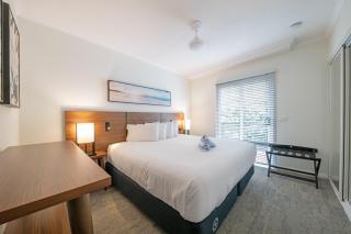 Port Views On Airlie Premier - 4