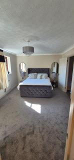 Stunning Fir Trees Corner 3 bedroom detached Executive house with free drive way parking for 2 vehicles 1 mile from M5 dogs welcome - 7