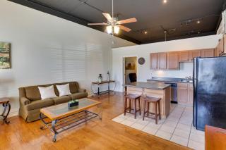 Steps to Restaurants and Shops! Dtwn Marshall Apt - 0