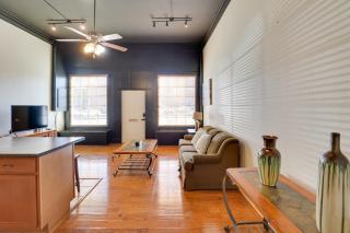 Steps to Restaurants and Shops! Dtwn Marshall Apt - 6