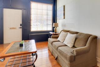 Steps to Restaurants and Shops! Dtwn Marshall Apt - 5