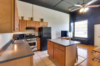 Steps to Restaurants and Shops! Dtwn Marshall Apt - 2