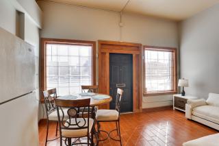 Ultimate Convenience Historic Dtwn Marshall Apt! - 5