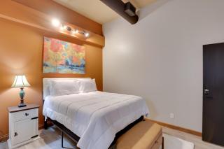 Ultimate Convenience Historic Dtwn Marshall Apt! - 2