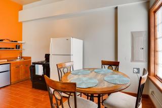 Ultimate Convenience Historic Dtwn Marshall Apt! - 4