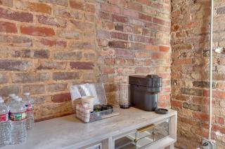 Walk to Courthouse Sq! Loft-Style Marshall Studio - 9