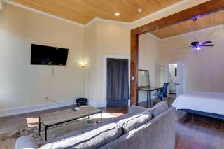 Walk to Courthouse Sq! Loft-Style Marshall Studio - 1