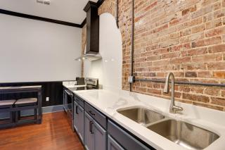 Walk to Museums! Historic Downtown Marshall Apt - 9