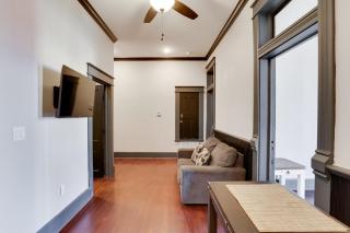 Walk to Museums! Historic Downtown Marshall Apt - 7