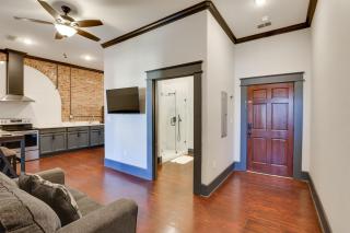 Walk to Museums! Historic Downtown Marshall Apt - 6