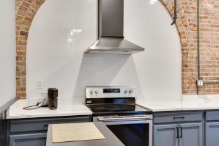 Walk to Museums! Historic Downtown Marshall Apt - 4