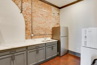 Walk to Museums! Historic Downtown Marshall Apt - 1