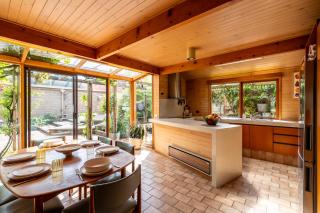 Escape to the beach, Grass area, large open home - 7