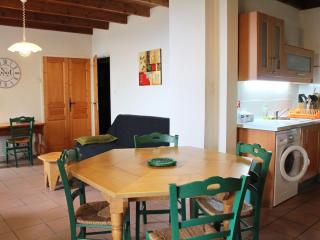 Gîte familial en pleine nature avec cour privée, Wi-Fi et proche randonnées à Le Mas-de-Tence - FR-1-582-132 - 7