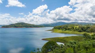 Tinajas Arenal Lakefront Lodge - 9