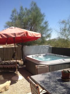 Beautifully Modern Cabin with 360-Degree Views of Joshua Tree, California - 9