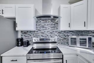 Beautiful 4BR 1BA Home Near NYC - 4