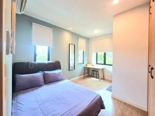 FERRINGHI RESORT 5-BEDROOM with POOL, BBQ SET, WiFi, Netflix & WALK to BEACH - 1