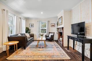 City & Heritage - Stylish 2 Bed Cottage in Hobart - 0