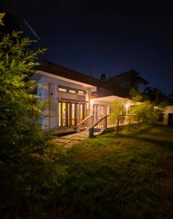 Minimalistic white stay - 8