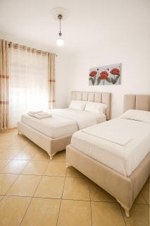 H&G Seaview Apartments - 3