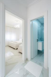 H&G Seaview Apartments - 8