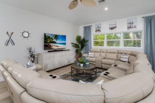 Sprawling Beach Chic - 3