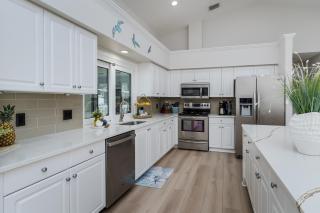 Sprawling Beach Chic - 1