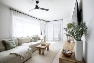 Coastal 2 Bed Apartment with Courtyard - 6