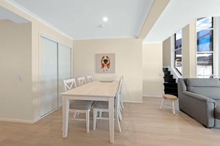 Family-Friendly Flat with Balcony Views - 2