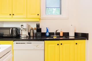 Colorful Downtown Apartment with Terrace - 4