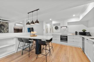 Modern New Farm Retreat by Housemark Escapes - 3