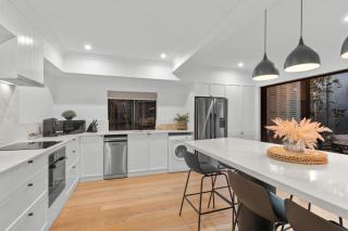 Modern New Farm Retreat by Housemark Escapes - 1