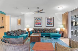 Stylish 3BR Oceanfront Stay by Mooloolaba Esp - 1