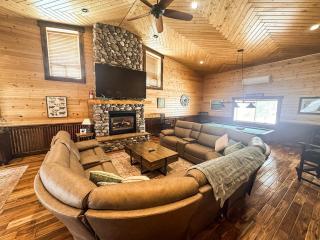 Kantada Retreats-Gameroom HotTub Yellowstone Park sleeps 10 - 1
