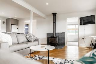 Georges Bay Bungalow - Home - St Helens - 4