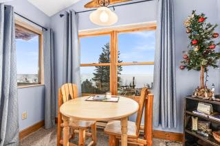 The Inn On Gitche Gumee - The Loons Nest Room - 7