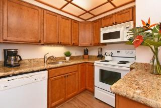 Royal Kahana 1020 · RK 1020 BeachFront 2BD Condo w Ocean Views A - 8