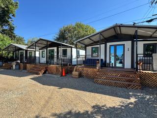 Cool Modern Container House - La Puente - 0